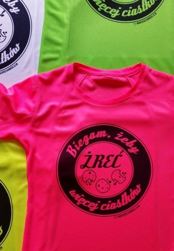 t-shirt-dla-dla-biegacza-biegam-zeby-zrec-wiecej-ciastkow-bialy-front.jpg